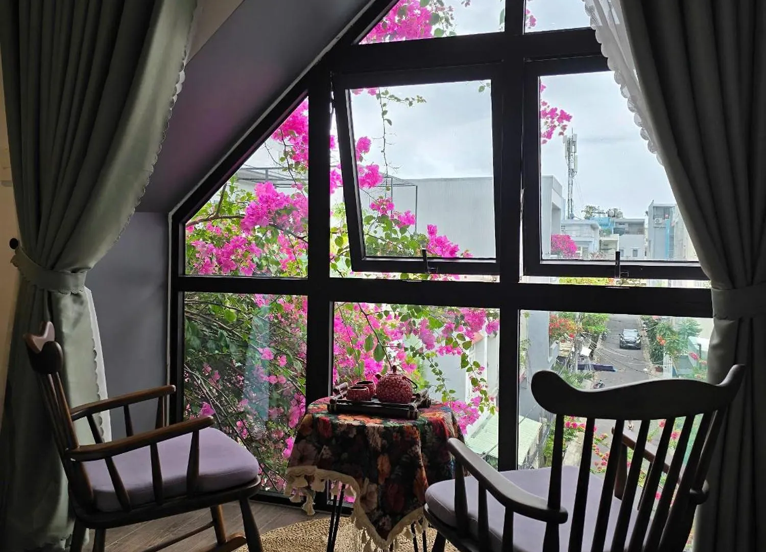Wings House Daire Da Nang 0*,  Vietnam