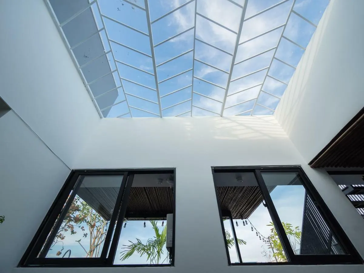 Wings House Daire Da Nang 0*,  Vietnam